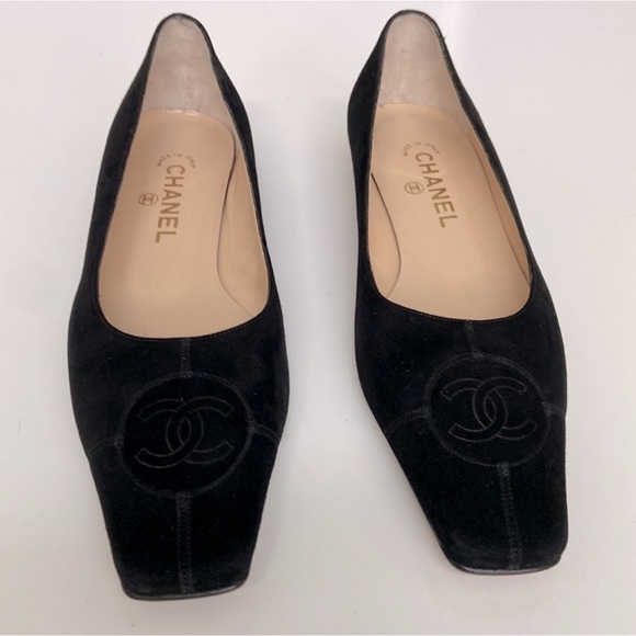 CHANEL Classic Black Suede Flats - Picture 2 of 6